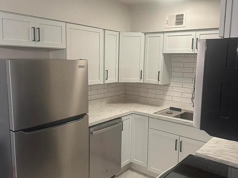 904 Plaza Dr #11 — Photo 8