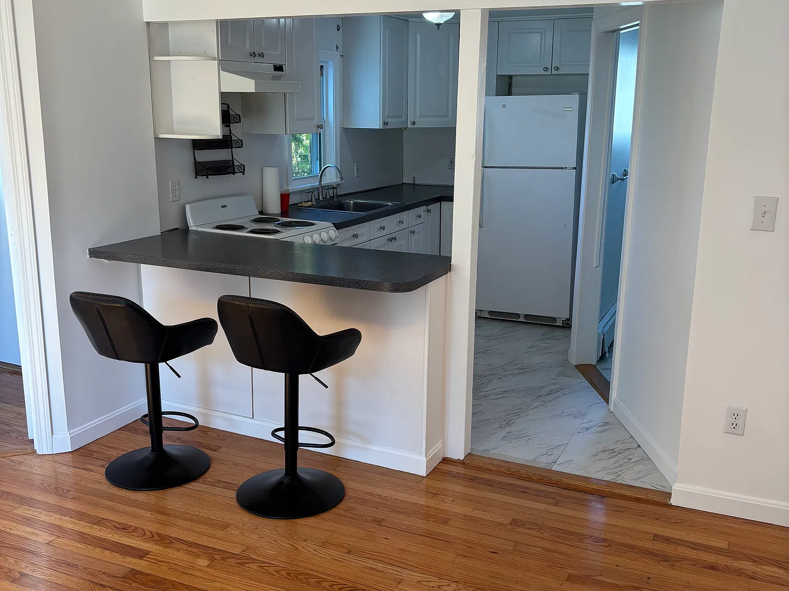 1 bed, $1,300 — Photo 3