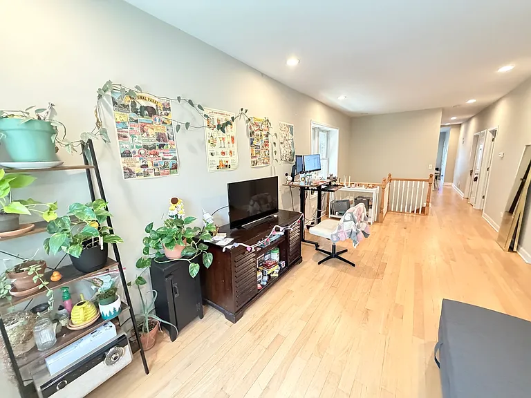1330 W Roscoe St #1 — Photo 6