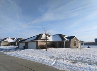 8639 Ridge Hollow Dr, Lincoln, NE 68526