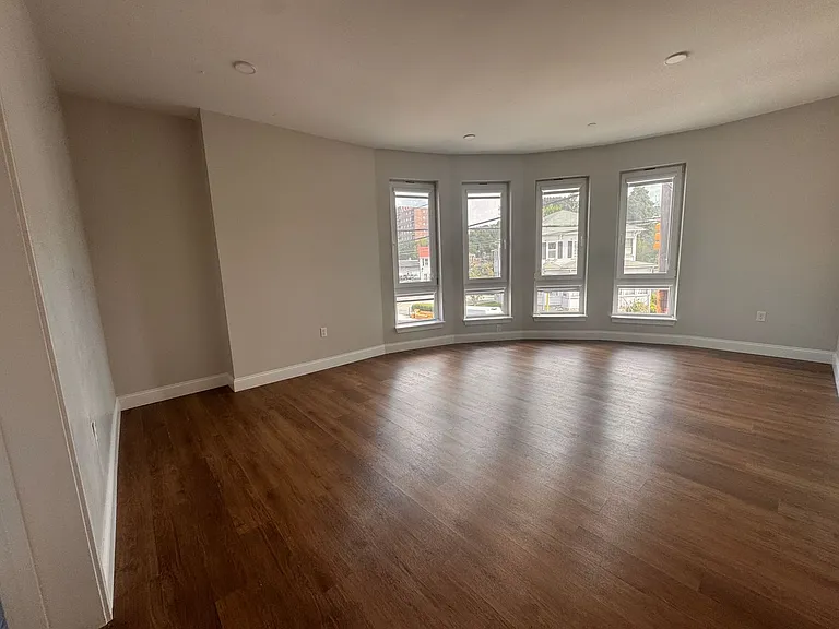 279 Willard St — Photo 8