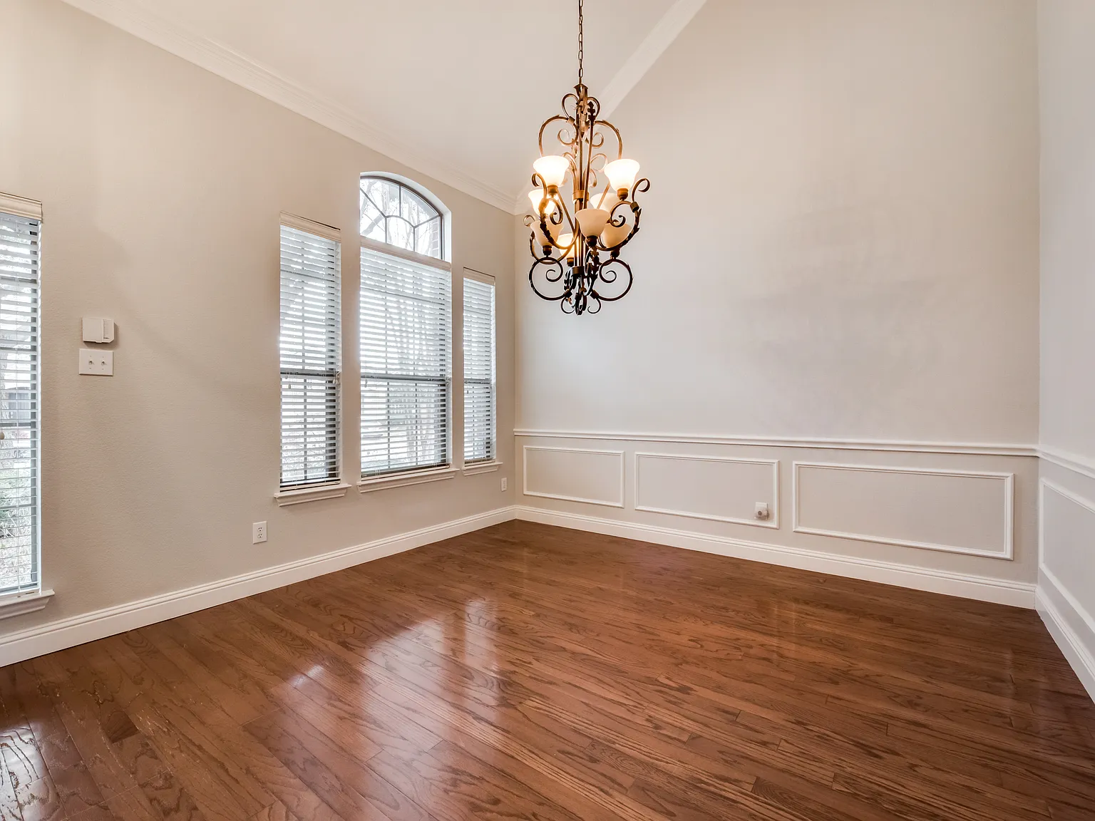 4 bed, 2672 sqft, $3,250 — Photo 4