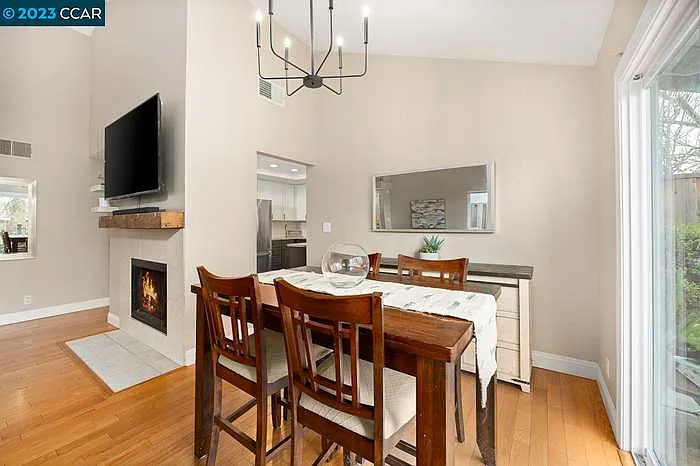 305 Lake Ct #1 — Photo 4