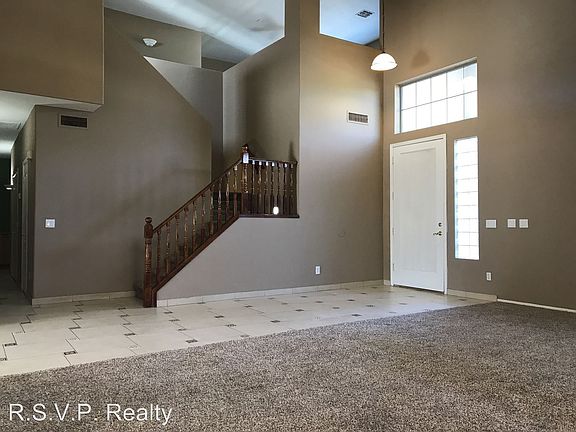 3rd image of 2151 W Maplewood St