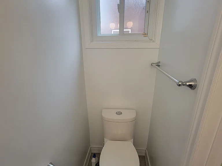 28 Holsworthy Cres — Photo 17