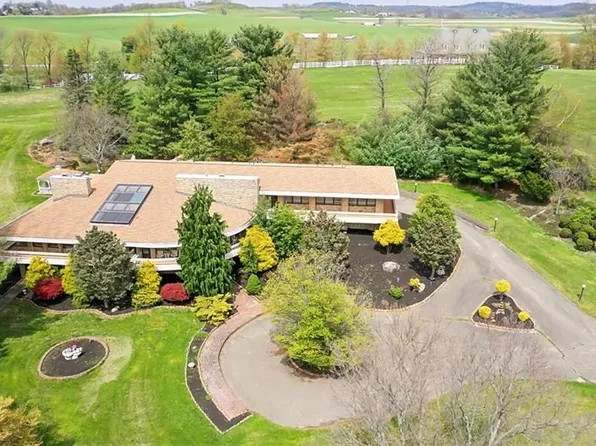 235 Hill Place Rd, Venetia, PA 15367