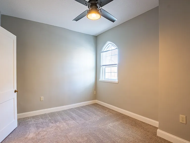 535 W Berry St #2 — Photo 25