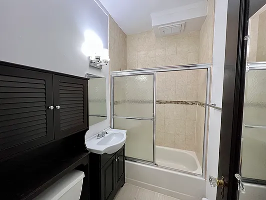 Rented by Oxford Property Group | media 10