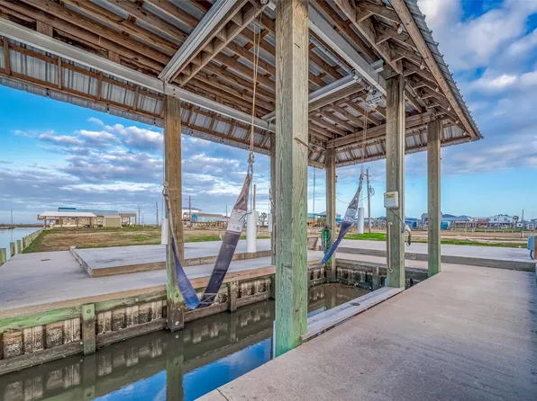 1107 Gator Point, Crystal Beach, TX 77650