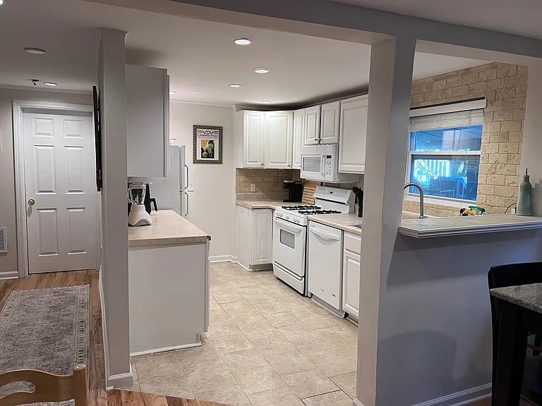 575 Elmwood Dr NE — Photo 8