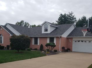 620 Woodbridge Dr, Quincy, IL 62301