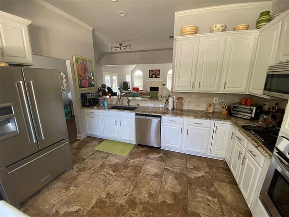 3rd image of 5909 Mockingbird Ln