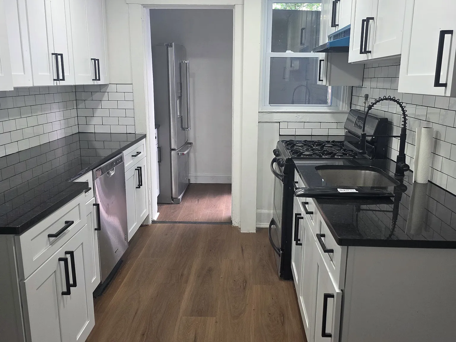 4 bed, 950 sqft, $3,400 — Photo 3