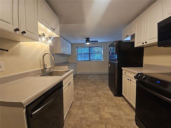 3rd image of 11 Stonehenge Dr #126E