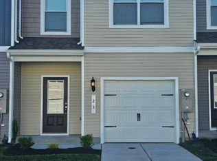 23 Bloomsbury St, Falling Waters, WV 25419