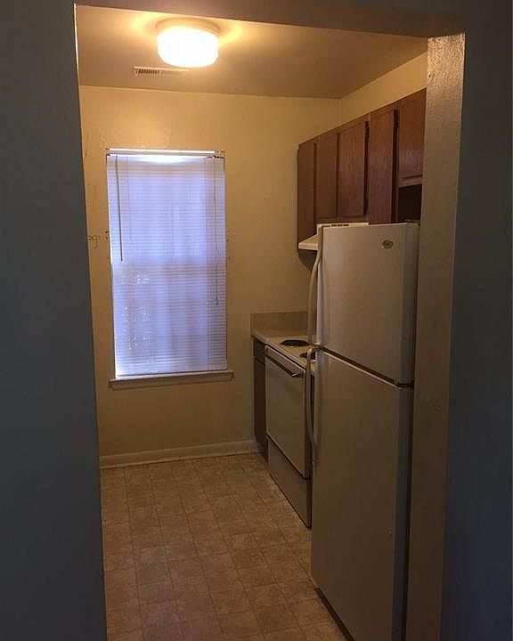 1st image of 2637 Elliott Ave