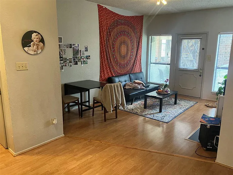 806 W 24th St #202 — Photo 2