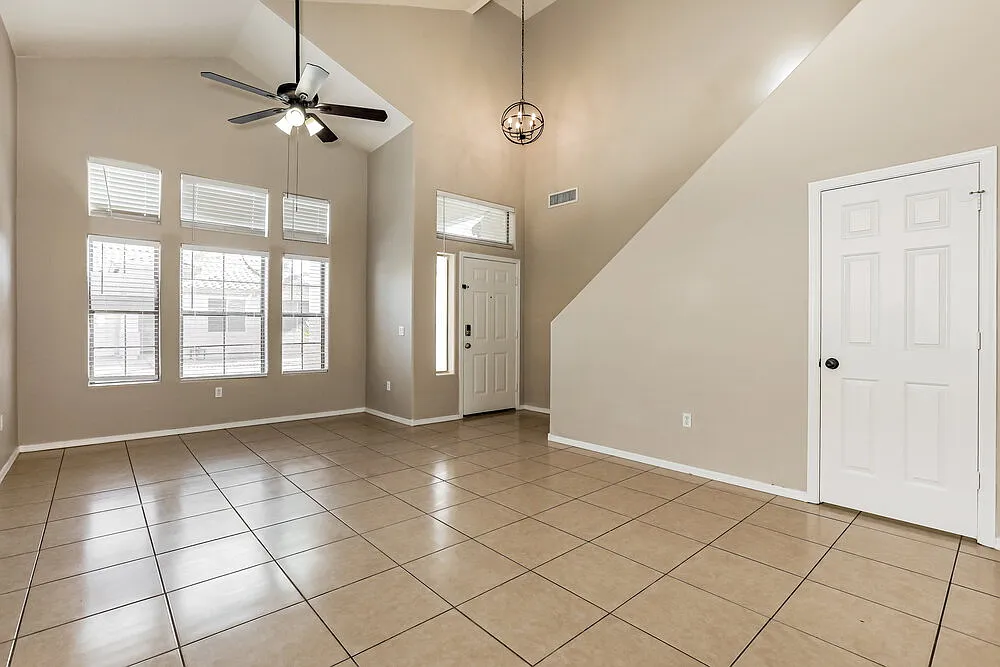3 bed, 2.5 bath, 1676 sqft, $2,495 — Photo 4