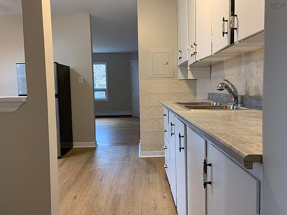 5th image of 138 Albro Lake Rd