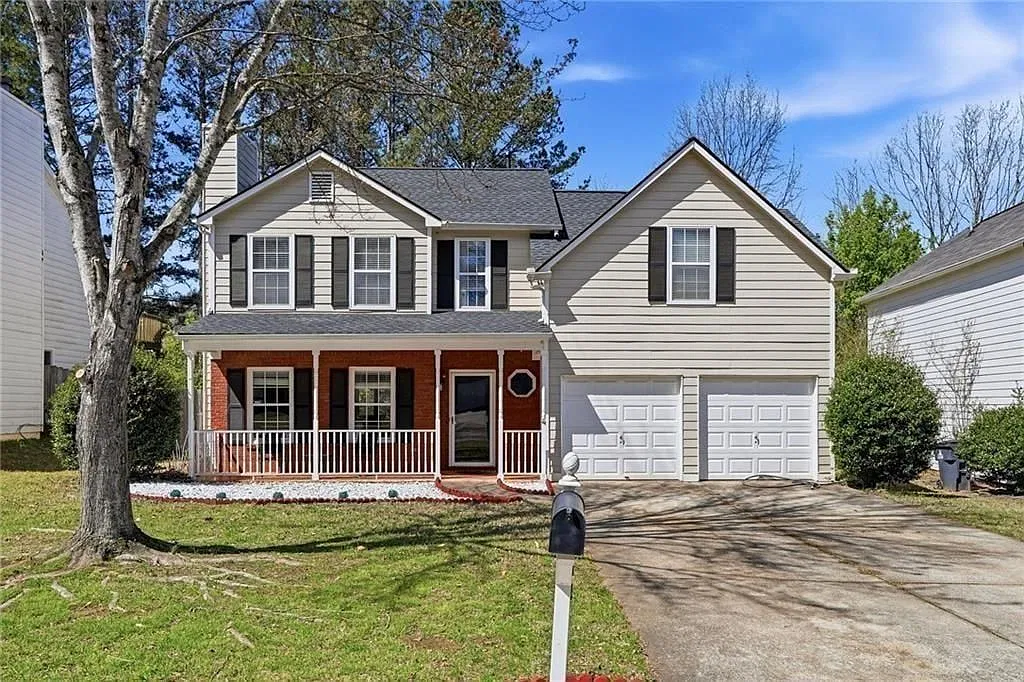 4 bed, 3.0 bath, 1693 sqft, $2,300 — Photo 2