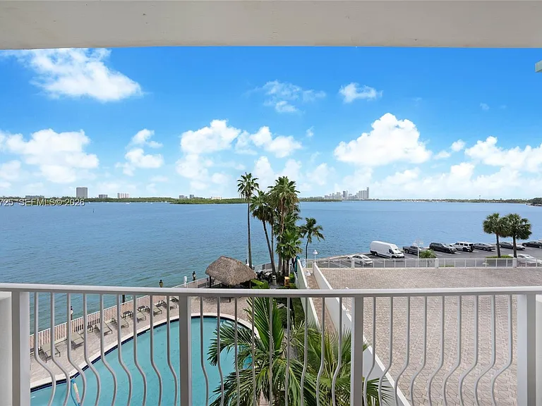 10350 W Bay Harbor Dr #4R — Photo 3