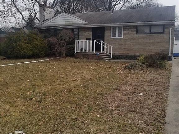 3rd image of 1016 Riverton St