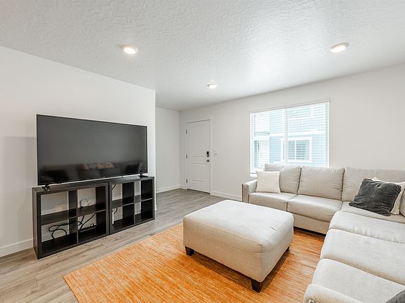4th image of 1089 E Quarterdeck Way #1089
