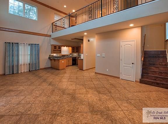 3rd image of 210 Blackhawk Dr
