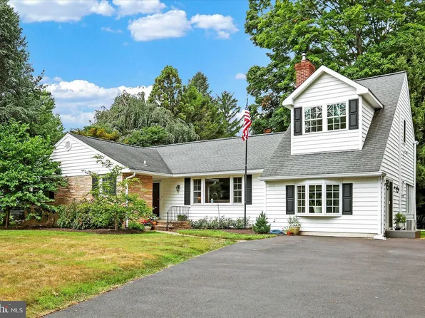 11 Tudor Ln, Yardley, PA 19067