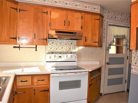 4th image of 105 Elmwood Ct