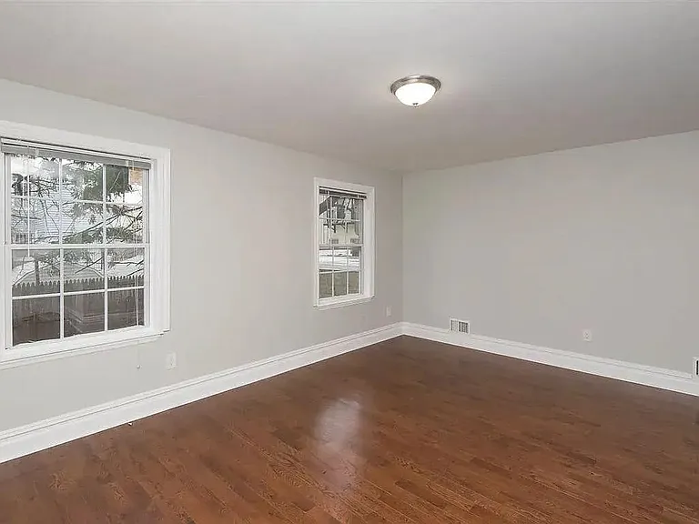 28 Van Cleef St #2 — Photo 2
