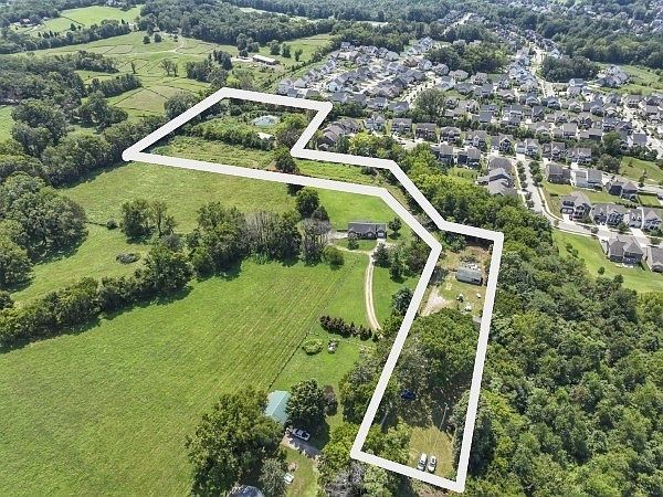 1st image of 4165 Clovercroft Rd