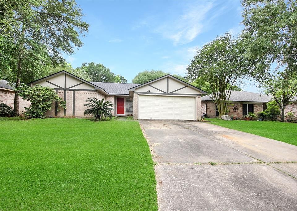 1st image of 303 Seabreeze Dr