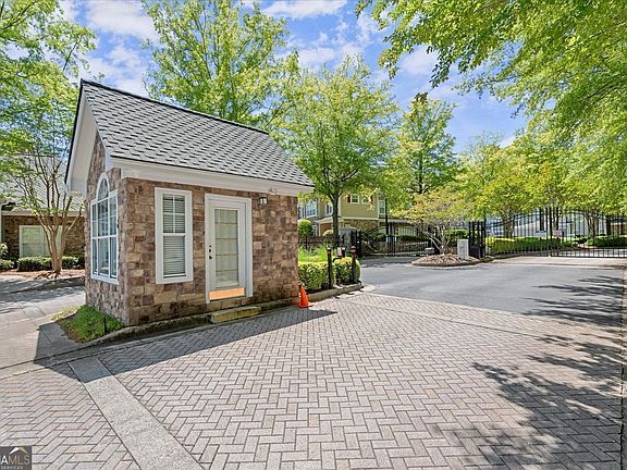 3rd image of 222 Edinburgh Ct