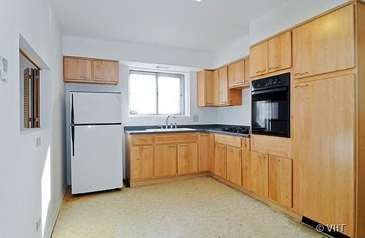 3rd image of 6062 N Hermitage Ave Unit A