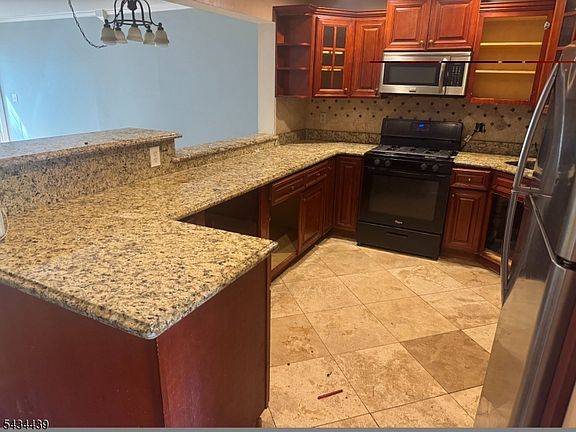 3rd image of 1087 Oakcroft Ln