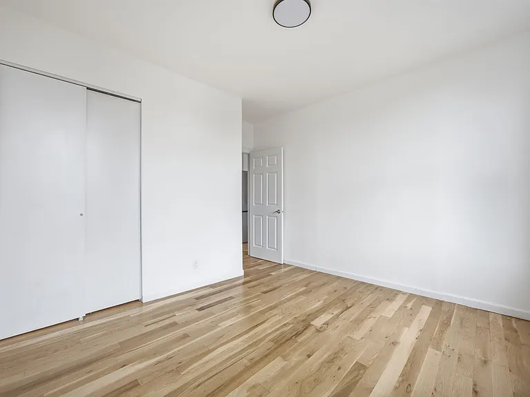 44 Perry St #4R — Photo 6