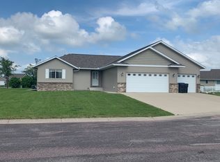 101 Bakersfield Ct, Mankato, MN 56001