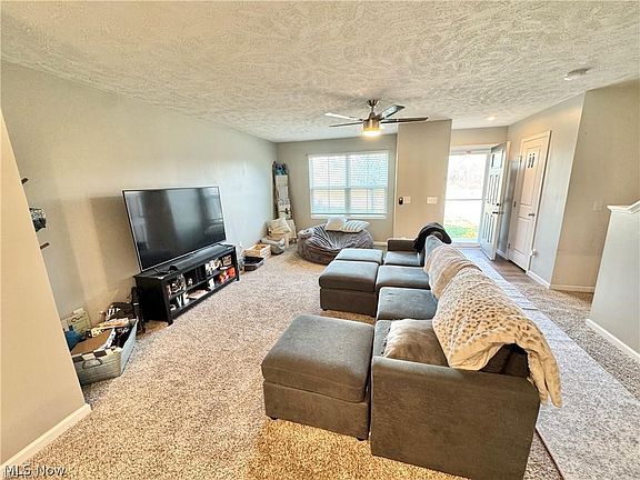 3rd image of 117 Fall Lake Ln