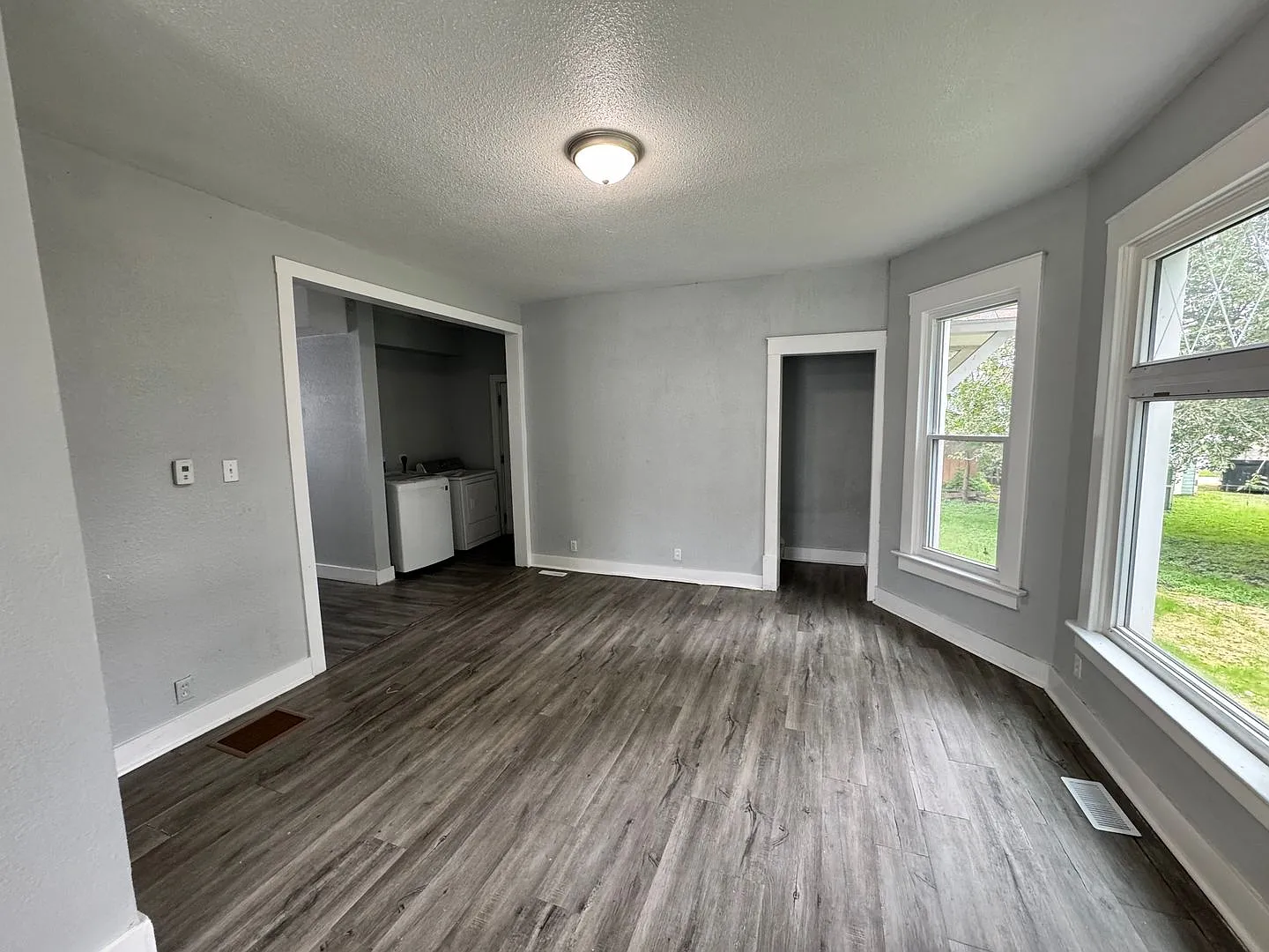 4 bedroom 2 bath house in Rock Island — Photo 3
