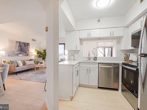 3rd image of 2400 Clarendon Blvd APT 514