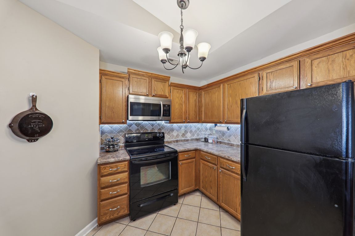 1115 Highland Oaks Ct D-1204-016.jpg