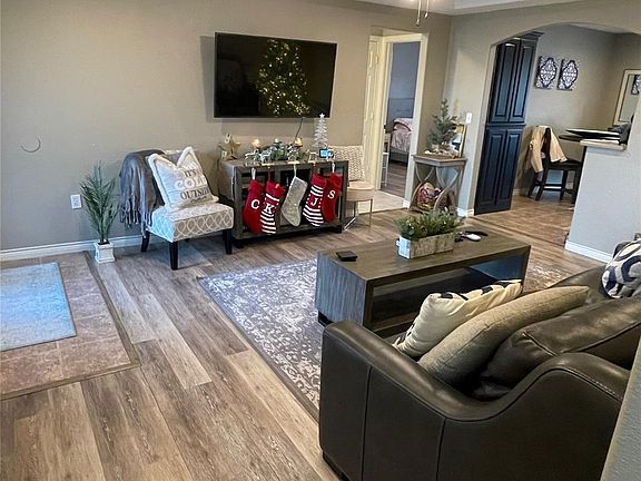 5th image of 9 McClure Cir