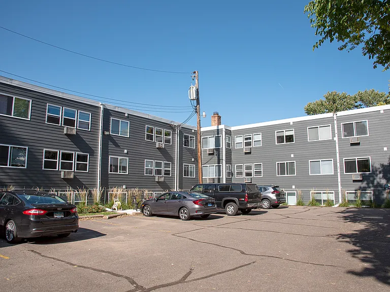 410 Apartments — Photo 7
