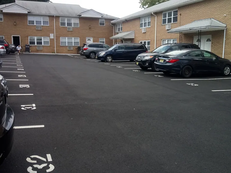 Karl Place Apartments — Photo 13