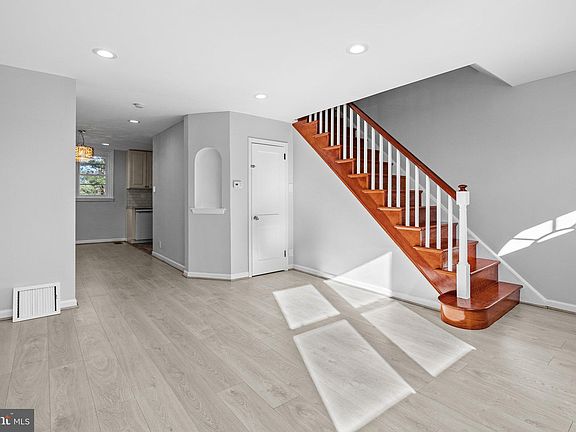 3rd image of 6108 Newtown Ave