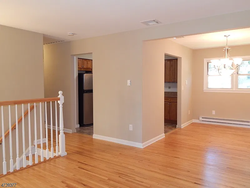 4 bed, 1.5 bath, 1700 sqft, $3,000 — Photo 4