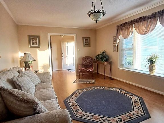 3rd image of 109 Western Dr