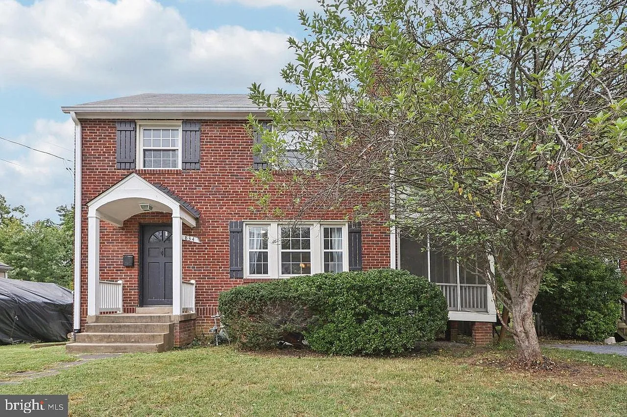 3 bed, 1.5 bath, 1800 sqft, $4,150 — Photo 1