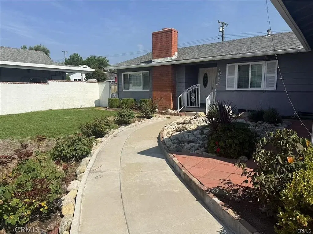 3 bed, 1344 sqft, $3,400 — Photo 3